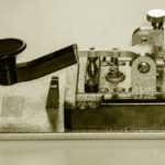 Távíró készülék, amely a kommunikáció történetének fontos mérföldköve.